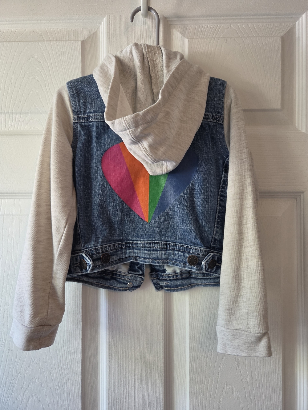 Tucker + Tate Kids Blue Denim Rainbow Heart Jacket with Cream Hoodie Sleeves 5T